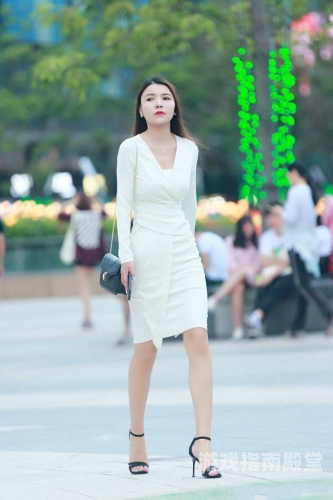 成熟之美，探索女性成长与网络空间的和谐共生