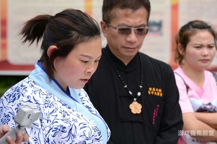 久久天天亚洲综合新闻，多元文化盛宴
