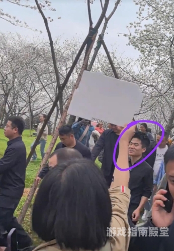 饥渴人妻被快递员玩弄视频揭秘，网络热议引发社会关注