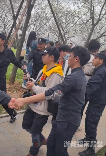 饥渴人妻被快递员玩弄视频揭秘，网络热议引发社会关注