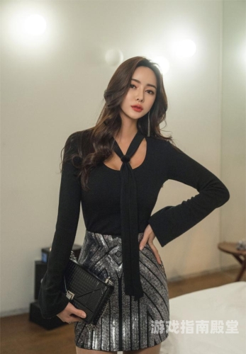 亚洲制服丝袜，在线中文字幕
亚洲时尚风潮，丝袜魅力揭秘